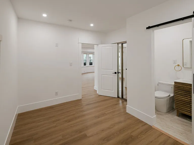 5729 Carlton Way #3/4 — Photo 9