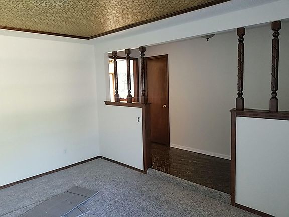 3rd image of 1604 Cambridge Dr