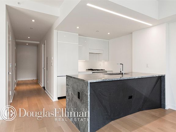 2nd image of 400 Park Ave S APT 28E