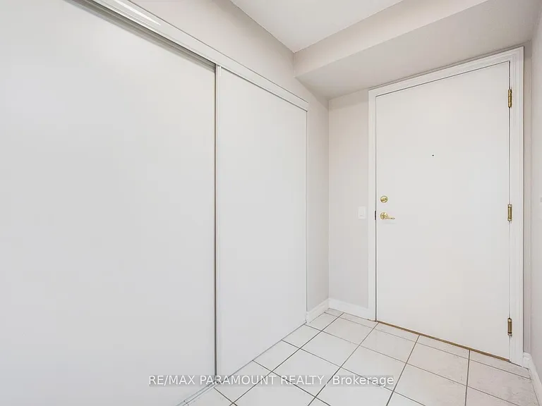 25 Kingsbridge Garden Cir #616 — Photo 8