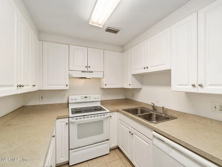 501 SW 75th St #H6 — Photo 13