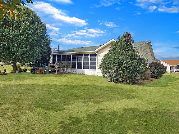 3rd image of 3193 Meridian Dr