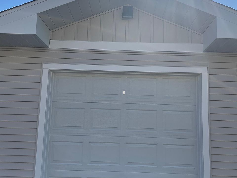 DETACHED OVERSIZE ONE CAR GARAGE
