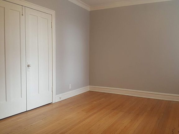 4th image of 3121 N Hamlin Ave #E