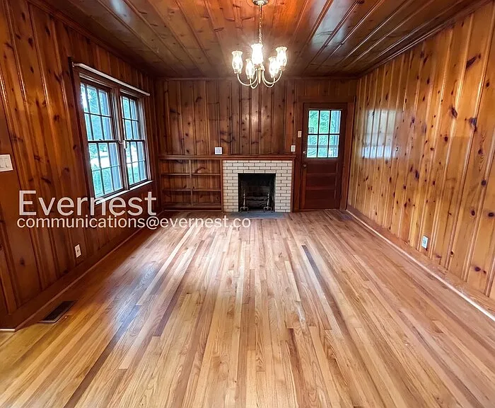 433 Holt Ave — Photo 4