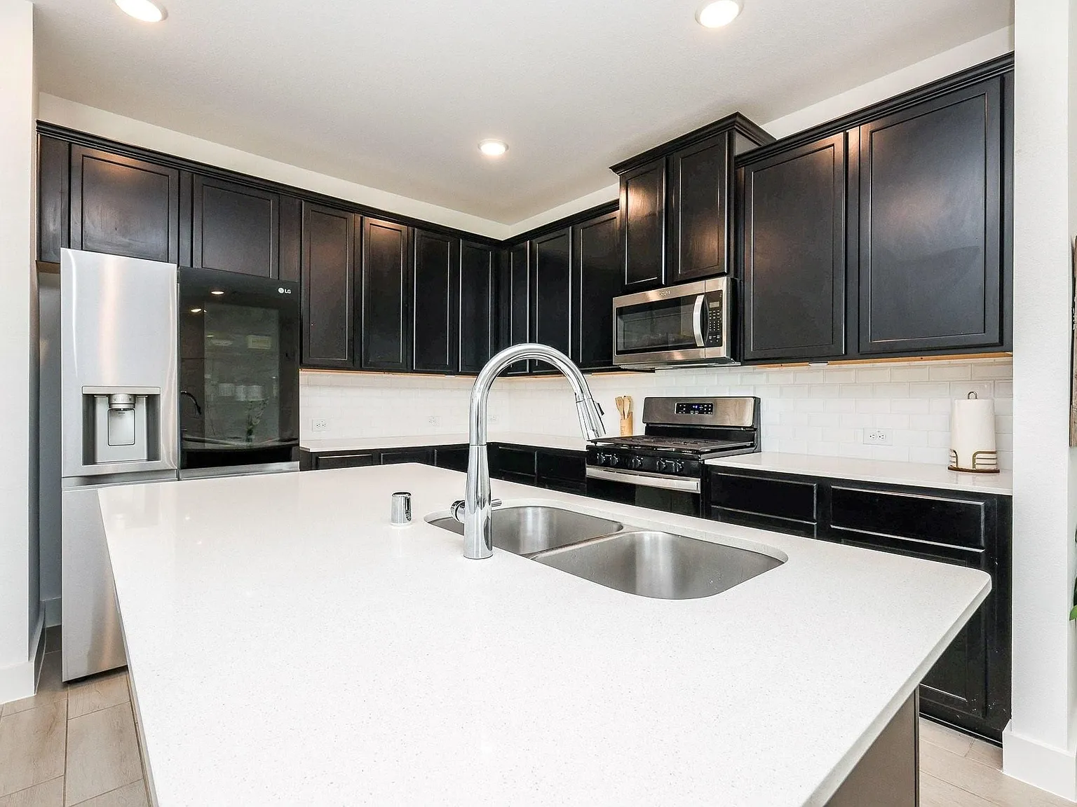 3 bed, 2.5 bath, 1750 sqft, $2,600 — Photo 3