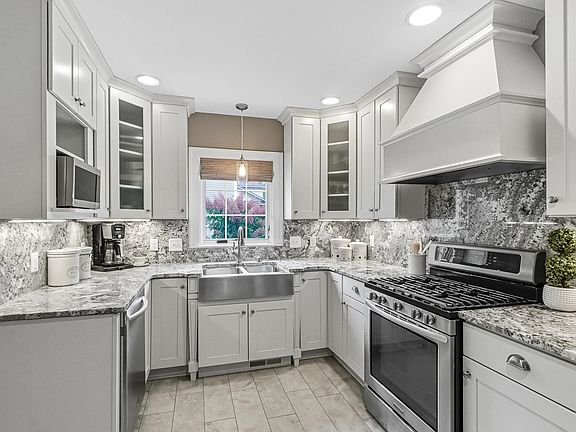 3rd image of 233 Forest Park Blvd