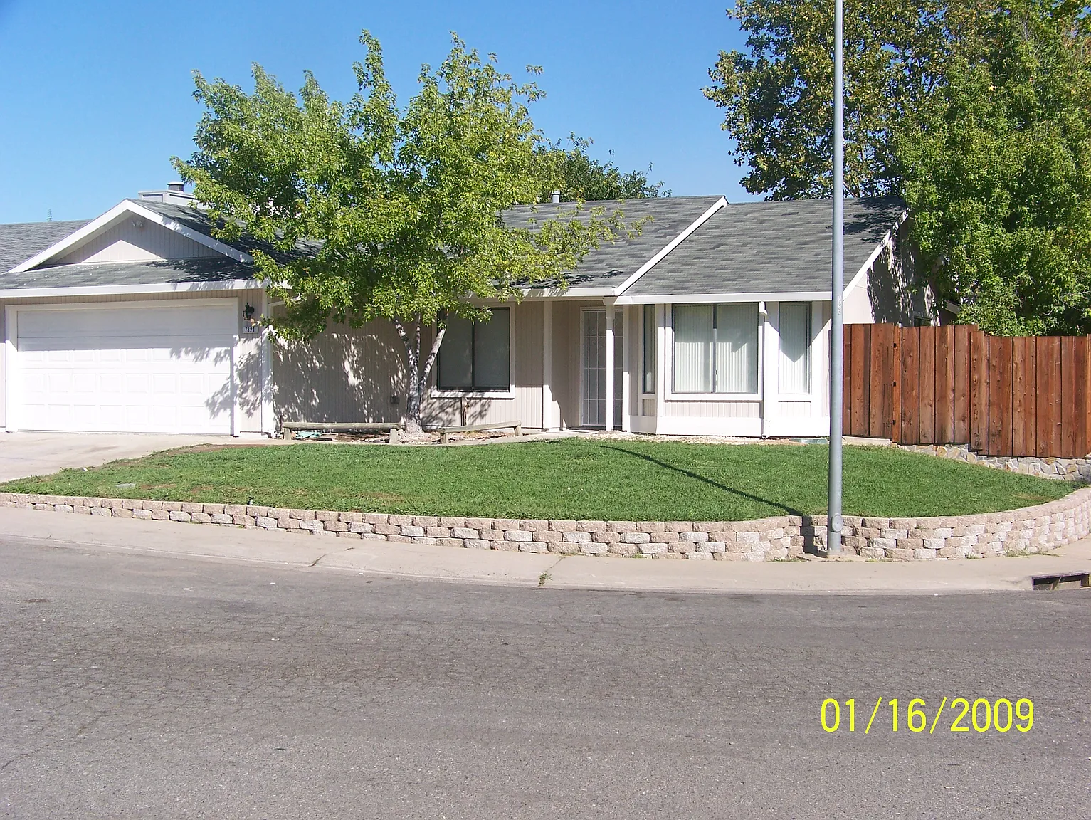 7821 Caber Way photo 1