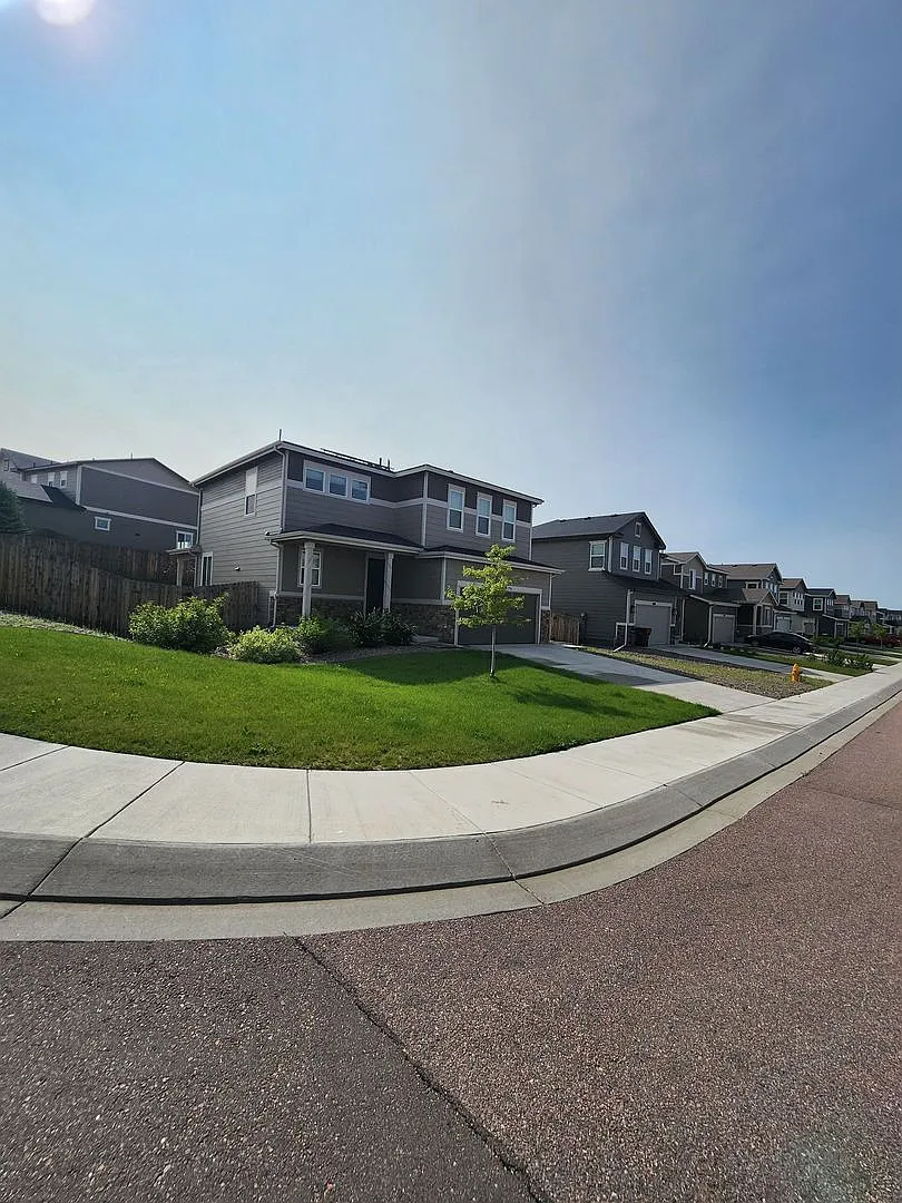 Beautiful 3-Bed, 3-Bath Home on a Spacious Corner Lot! — Photo 2
