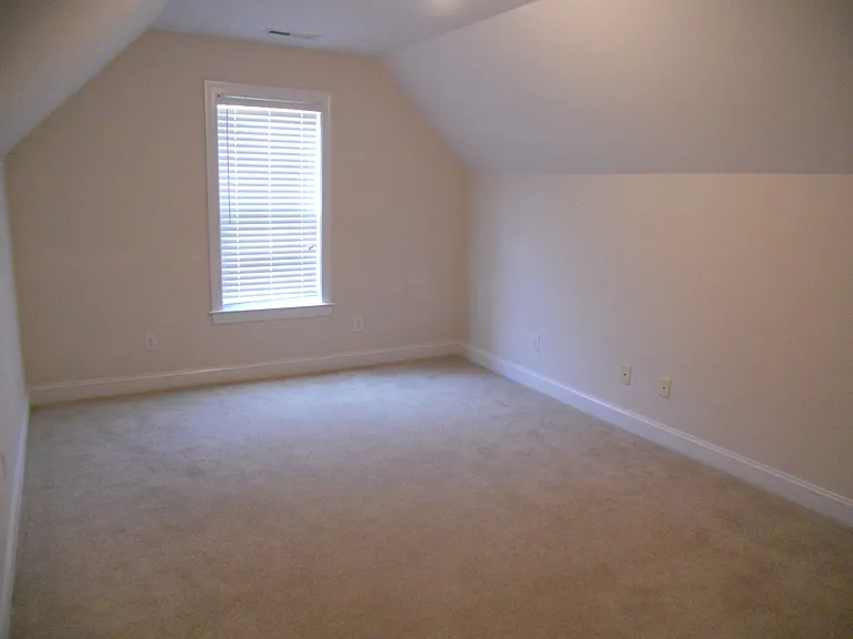 409 Pointe Dr — Photo 9