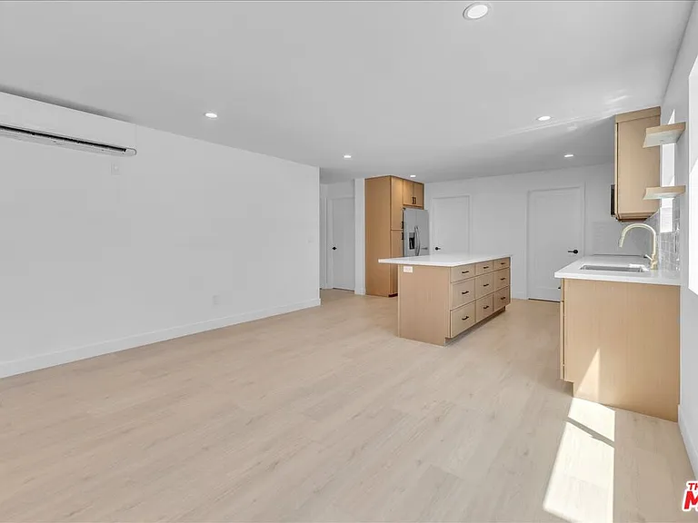6913 Encino Ave #LOWER — Photo 15