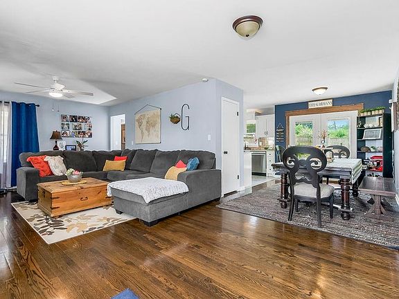3rd image of 3006 S 39th St