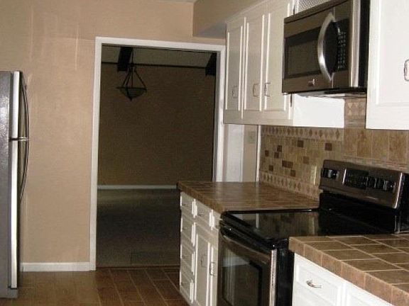 5th image of 1200 Lakeview Dr