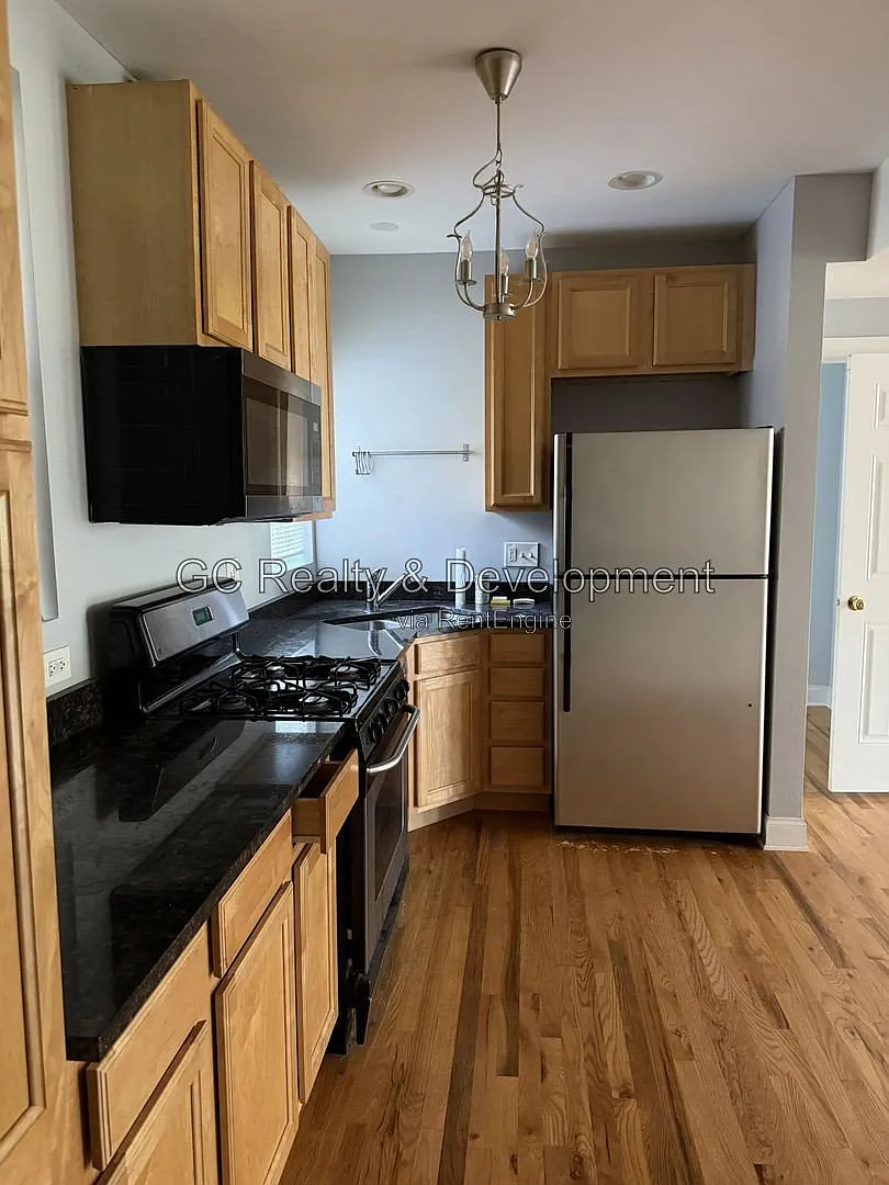 2 bed, 2.0 bath, 1000 sqft, $2,095 — Photo 2