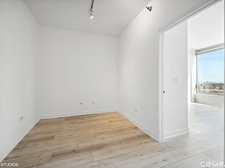 1841 S Calumet Ave #1002 — Photo 9
