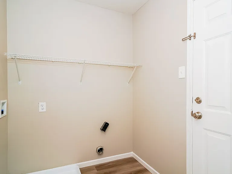 10767 Miller Dr — Photo 14
