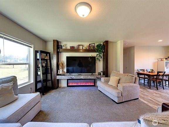 4th image of 371 Mayer Street