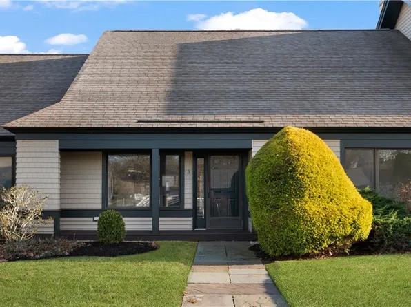 3 Martingale Ln, Narragansett, RI 02882