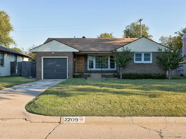 2209 Downing St, The Village, OK 73120