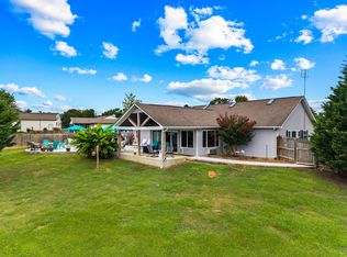 1635 Sams Dr, Dandridge, TN 37725