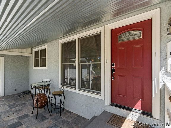 3rd image of 1015 Russell St