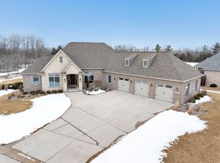 251 Blue Sky Cir, Green Bay, WI 54311