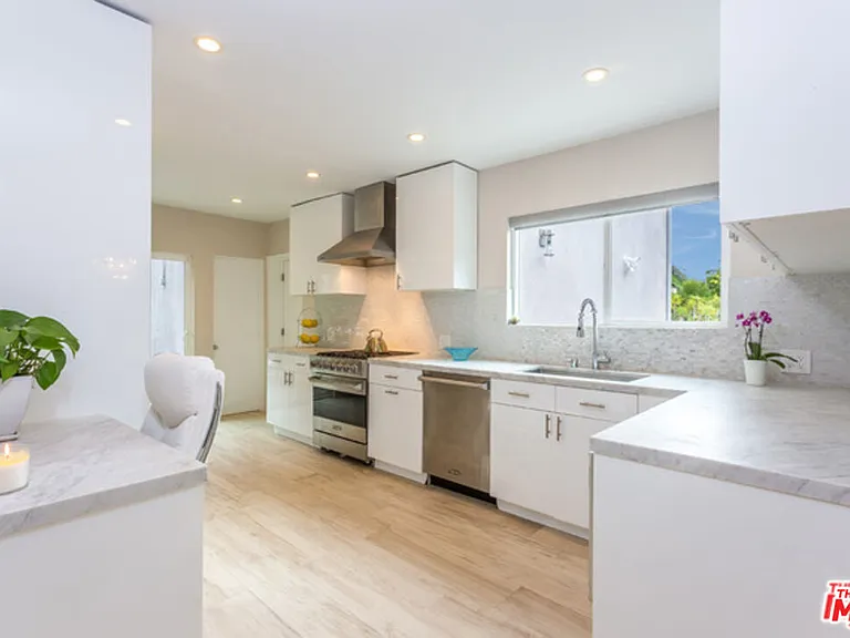 1922 N Beverly Dr — Photo 18