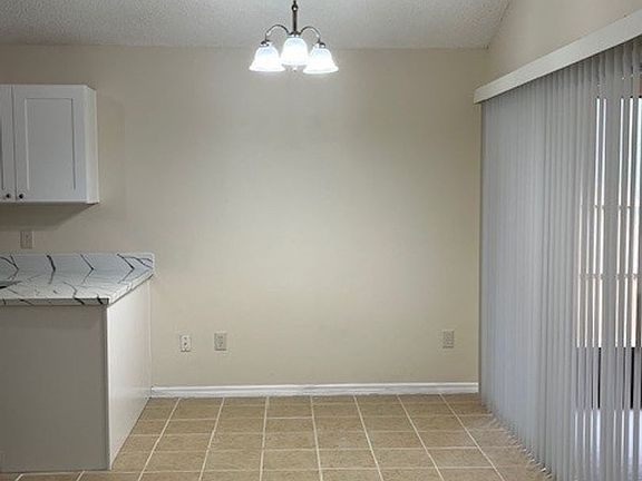 5th image of 609 Remington Oaks Dr
