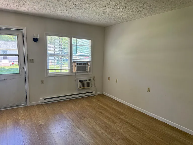 220 S Walnut St — Photo 12