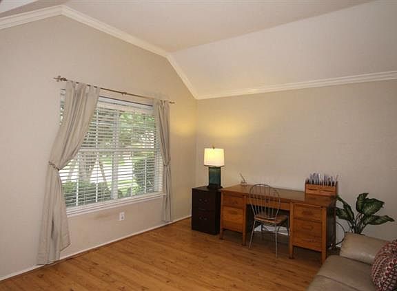 4th image of 1520 Bosque Dr
