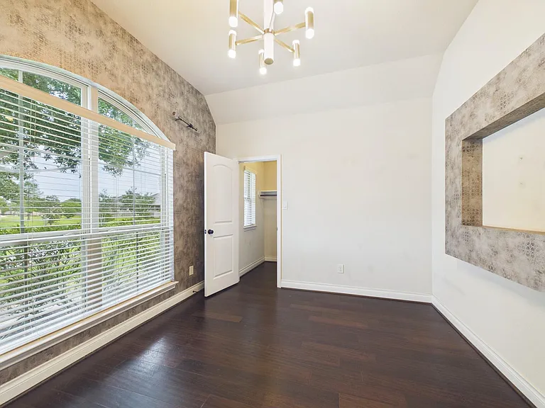 2807 Naples Park Ln — Photo 7