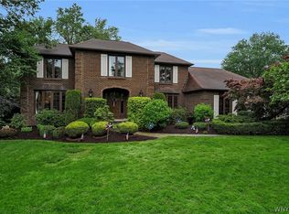 219 Forestview Dr, Williamsville, NY 14221
