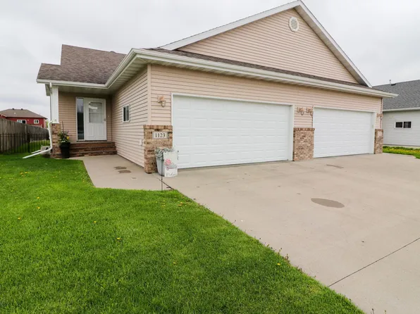 1123 37th Ave S, Moorhead, MN 56560