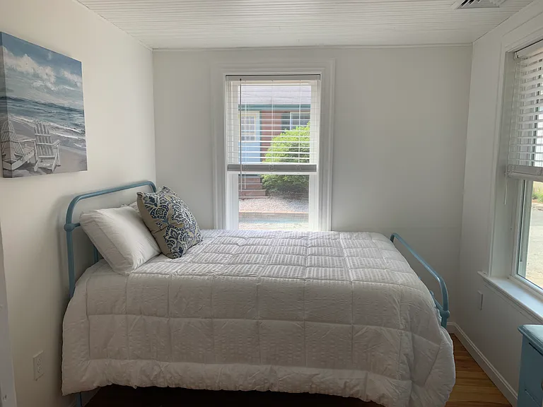 32 Grove Ave — Photo 6