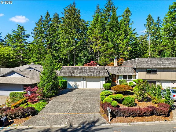 4th image of 242 Greenridge Dr