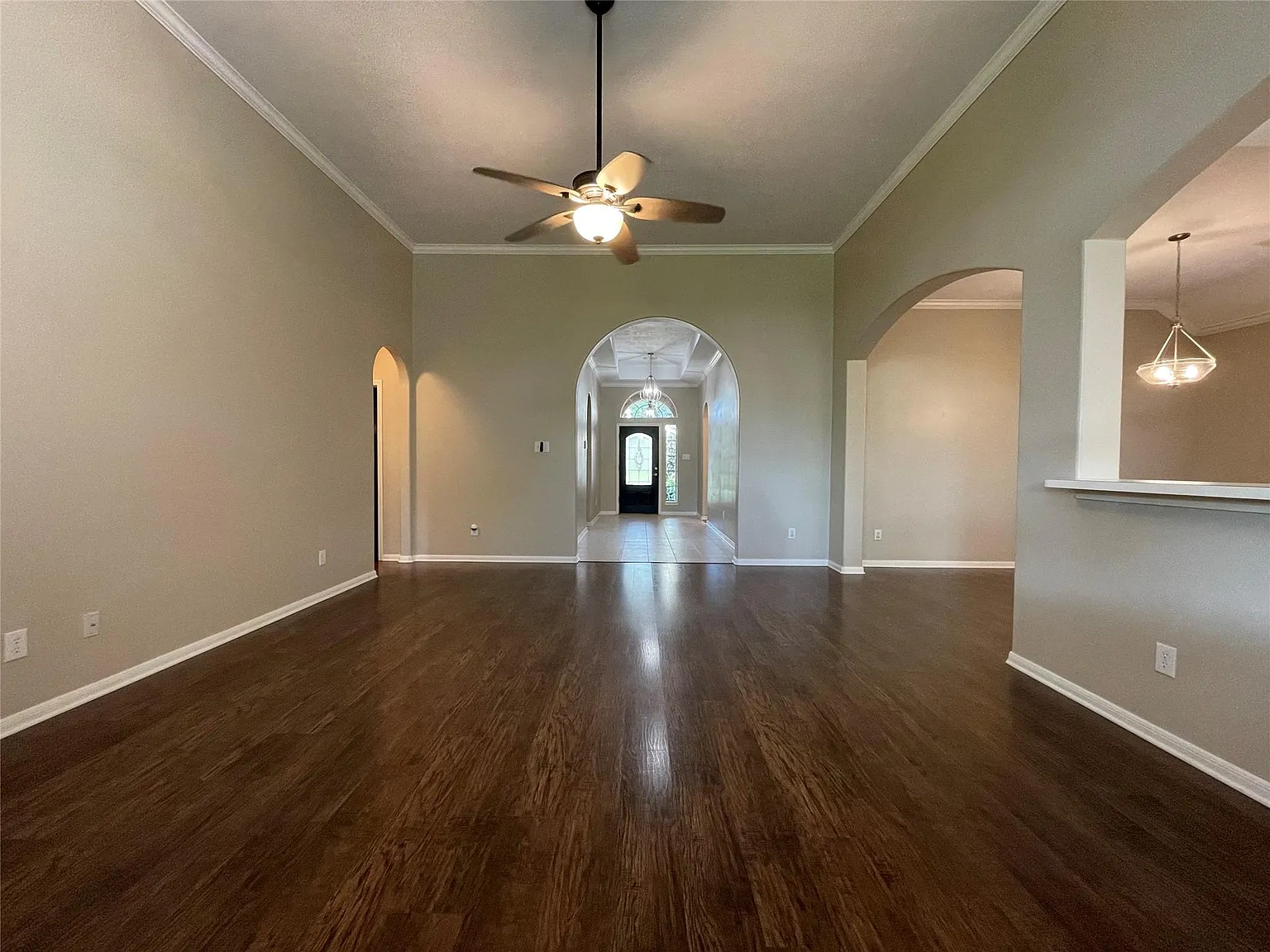 4 bed, 2.0 bath, 2291 sqft, $2,500 — Photo 4