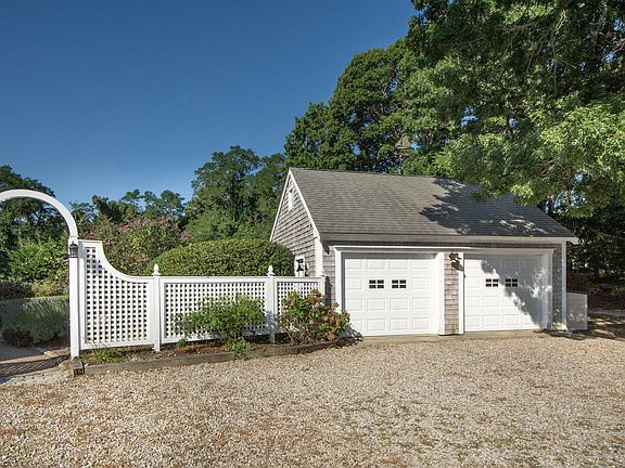 3rd image of 25 Eastwind Drive