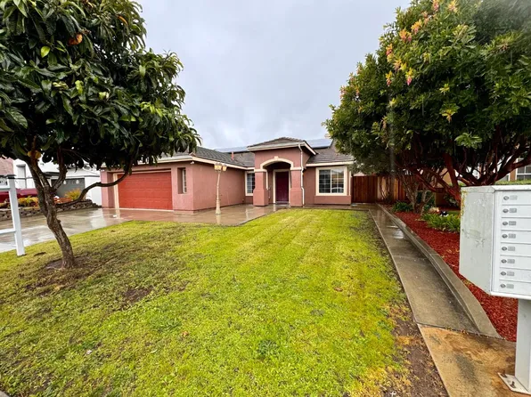 821 Cactus Ct, Salinas, CA 93905