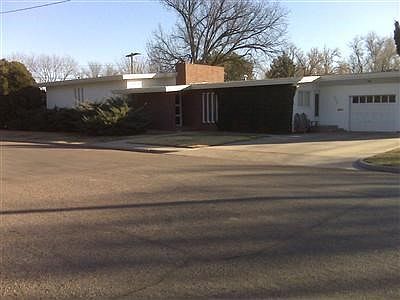 1st image of 922 N Center St