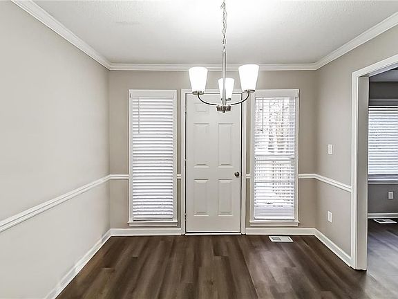 4th image of 1688 Jefferson Ln