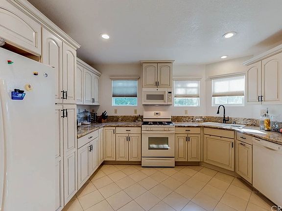 5th image of 15112 Julianne Ct