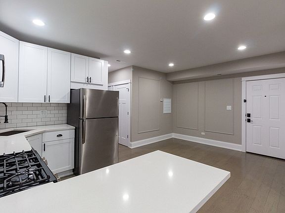 4th image of 2817 N Talman Ave Unit 1S