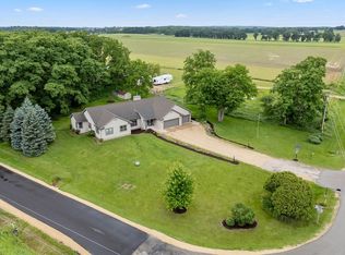 N6753 Groth Rd, Pardeeville, WI 53954