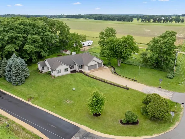 N6753 Groth Road, Pardeeville, WI 53954