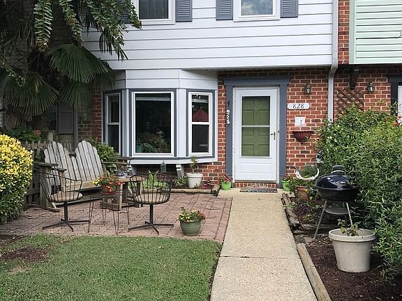 3rd image of 828 Westminster Ln