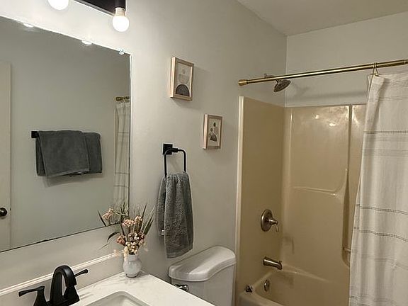 5th image of 11 Hickory Ln