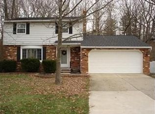 8064 Pinehurst Dr, Parma, OH 44129