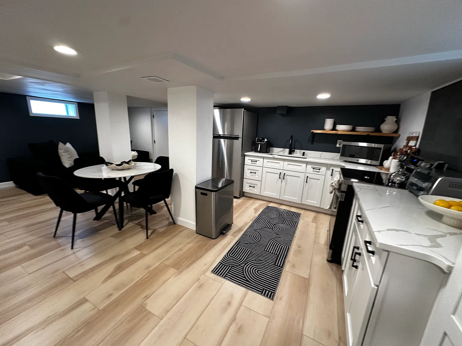 1 bed, 900 sqft, $1,300 — Photo 3