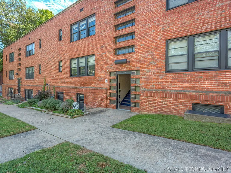 1520 E 17th St #E — Photo 23
