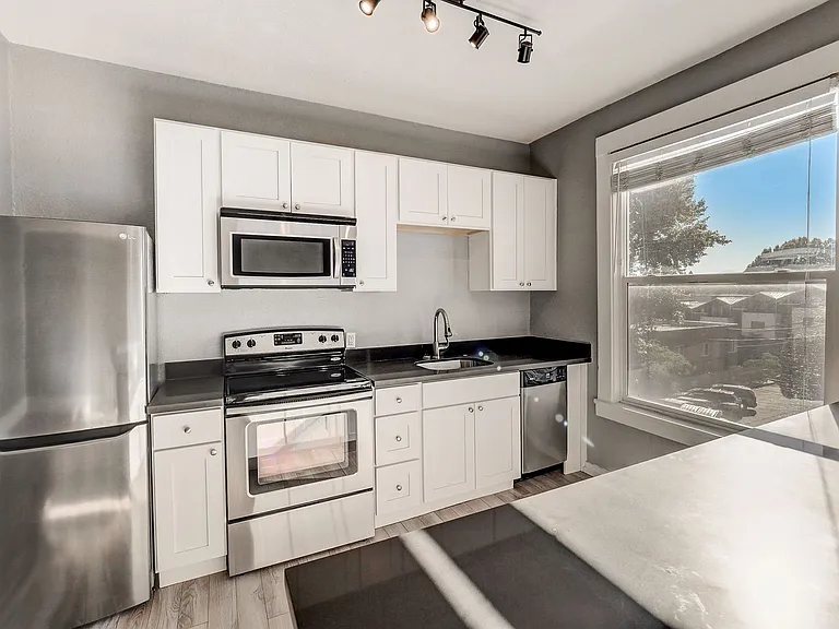 Madison View Apartments — Photo 38